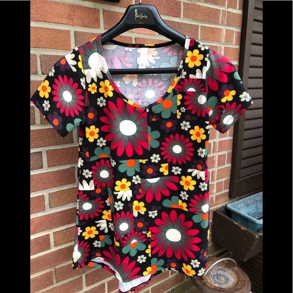 LulaRoe Flower Top — NWOT